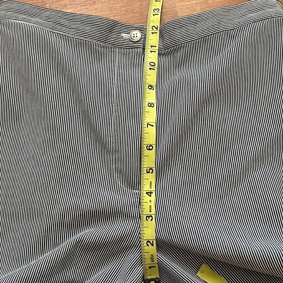 Alfred Dunner women’s navy and white seersucker Capri pants Size 12 - Picture 10 of 12